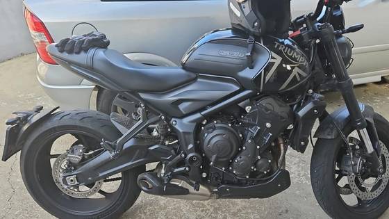 TRIUMPH TRIDENT 660 